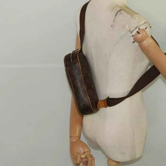 LOUIS VUITTON Monogram Pochette Gange Shoulder Bag - Picture 4 of 16